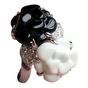 🖤🤍💍 CHANEL Fine Jewelry Camélia Ring | 18K White Gold | Onyx & White Stone 💍🤍🖤